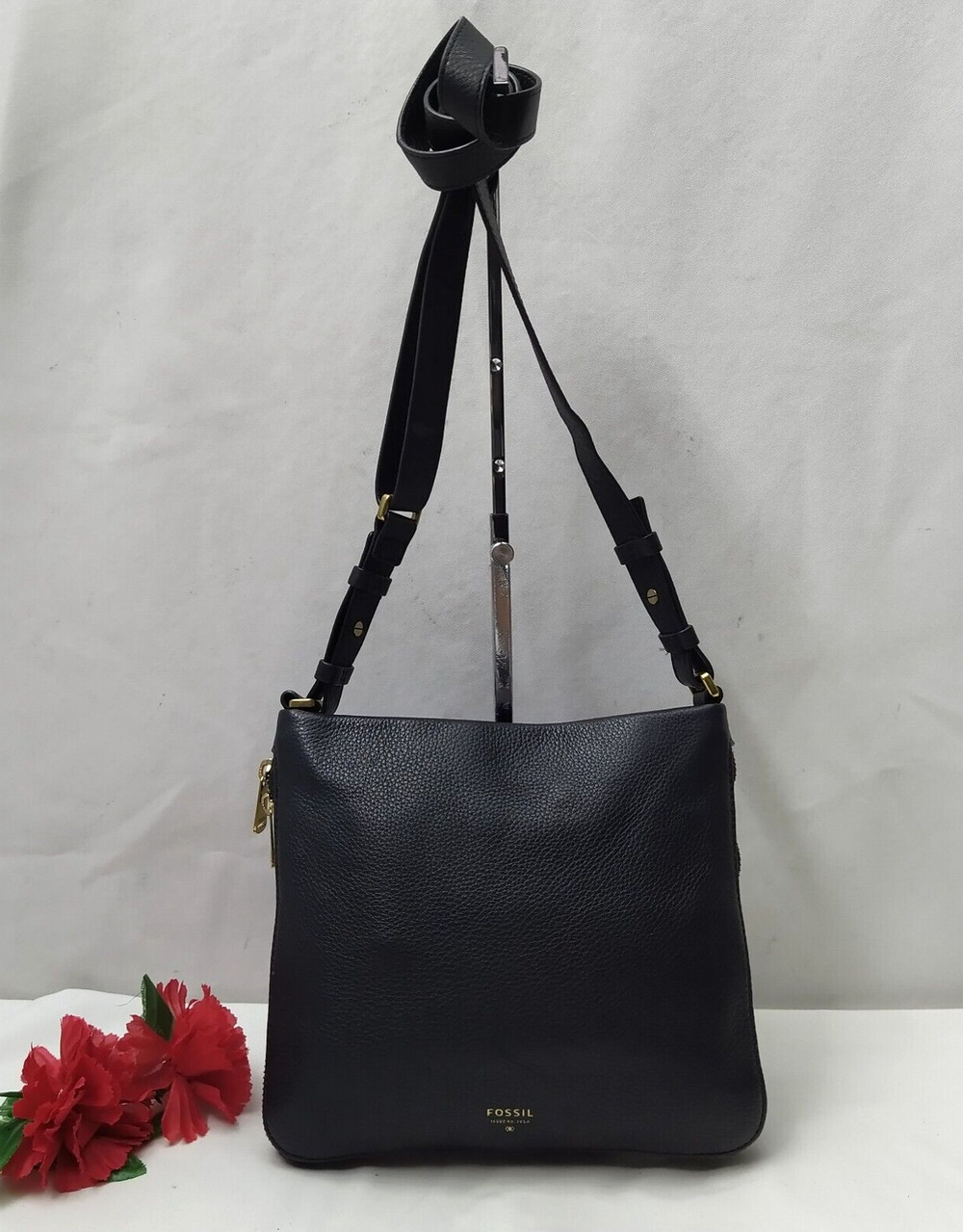 Fossil Black Pebbled Leather Zipper Expandable Crossbody Bag